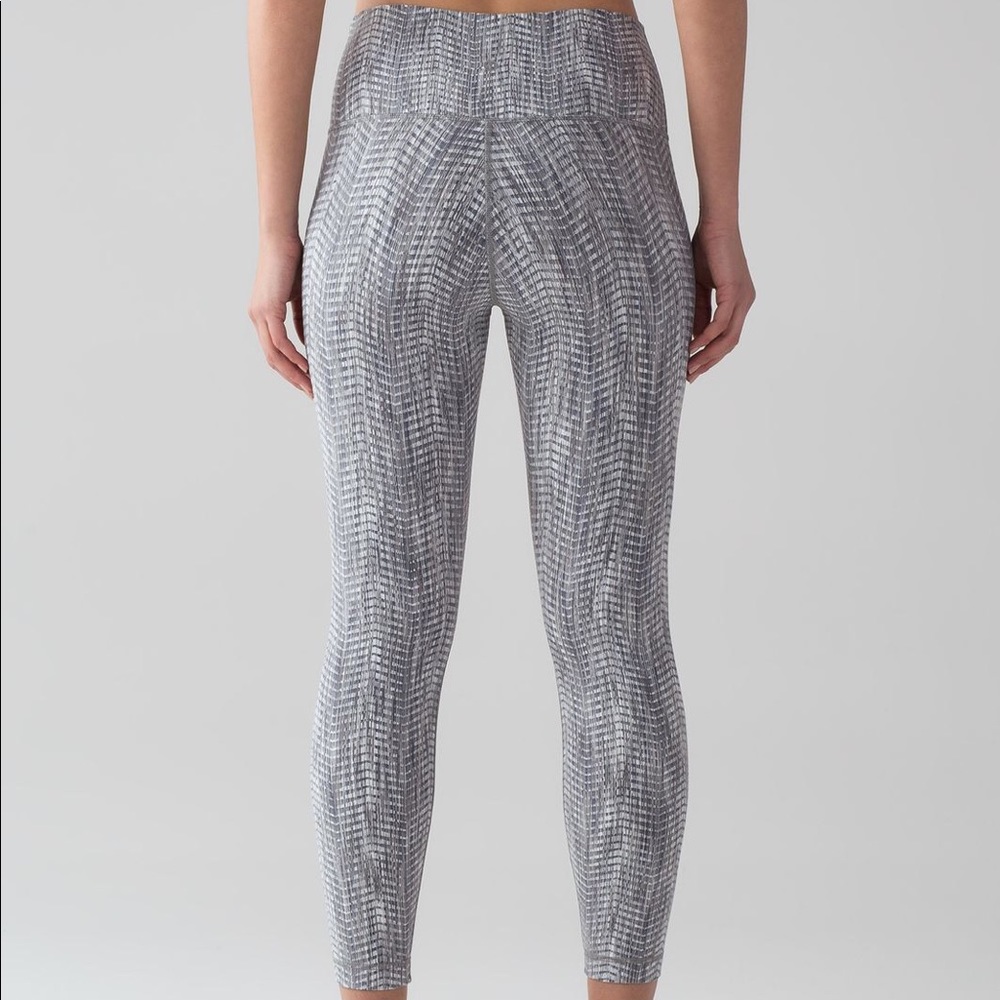 Lululemon Wunder Under w/ Soul